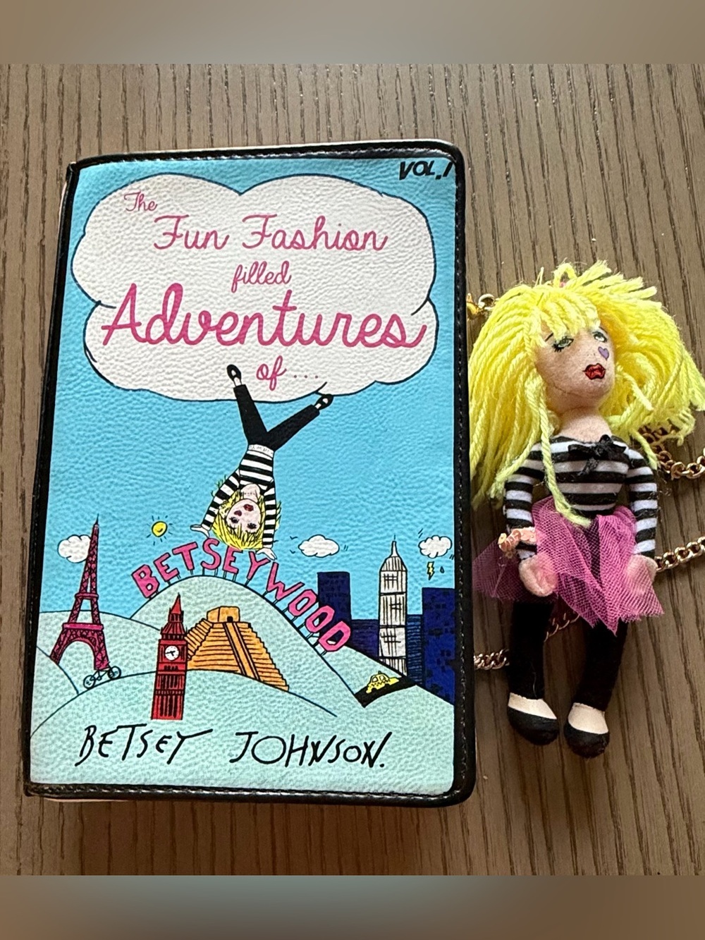 💎 RARE Betsey Johnson Kitsch Betsey’s Adventures Book Purse